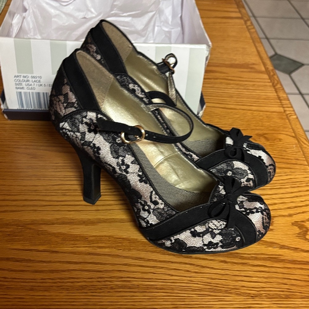 Chic Black Lace Heels with Bow Accent